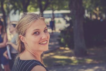 Bijles economie, maatschappijleer of Nederlands met Debra